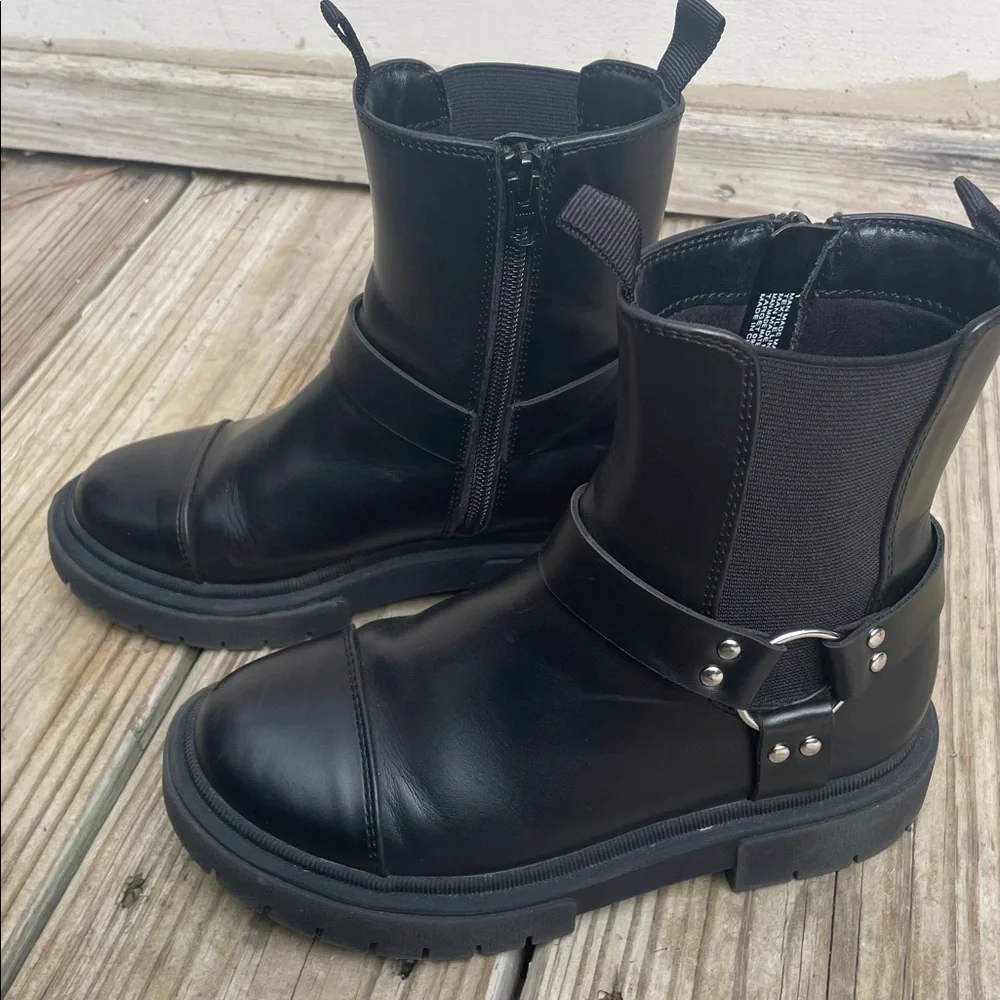 Art Class KIDS Black Harness Chelsea Boots Lug Sole Size 1